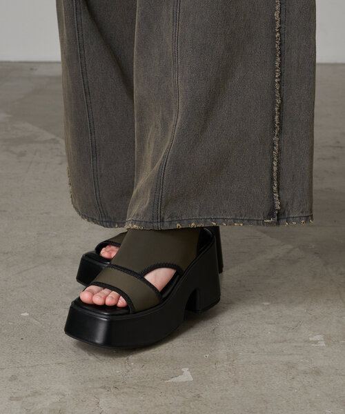 RAY CASSIN（レイカズン）の「ストレッチボリュームサンダル（サンダル・レディース・ブラック/カーキ・SMALL/LARGE/MEDIUM）」の13枚目の写真
