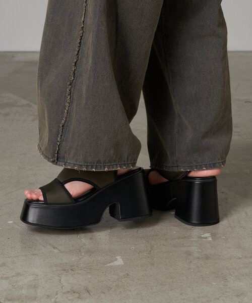 RAY CASSIN（レイカズン）の「ストレッチボリュームサンダル（サンダル・レディース・ブラック/カーキ・SMALL/LARGE/MEDIUM）」の14枚目の写真