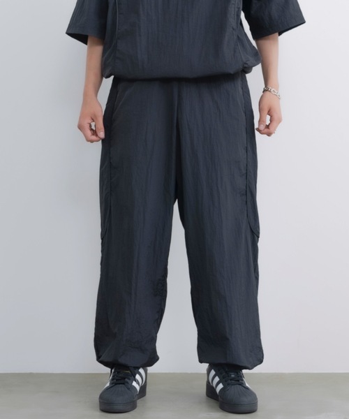 SINSS（シンス）の「Wide straight nylon tech pants / ワイドストレートナイロンテックパンツ（その他パンツ・メンズ・ブラック・SMALL/MEDIUM/LARGE）」の9枚目の写真