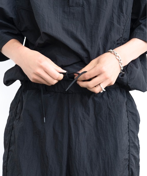 SINSS（シンス）の「Wide straight nylon tech pants / ワイドストレートナイロンテックパンツ（その他パンツ・メンズ・ブラック・SMALL/MEDIUM/LARGE）」の13枚目の写真