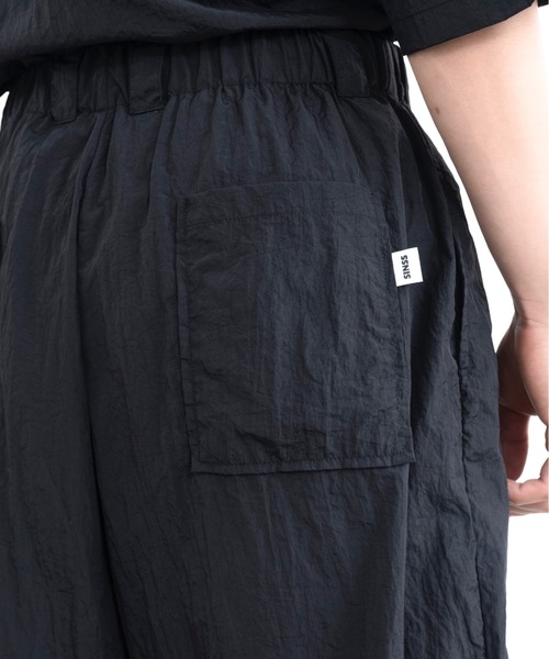 SINSS（シンス）の「Wide straight nylon tech pants / ワイドストレートナイロンテックパンツ（その他パンツ・メンズ・ブラック・SMALL/MEDIUM/LARGE）」の16枚目の写真