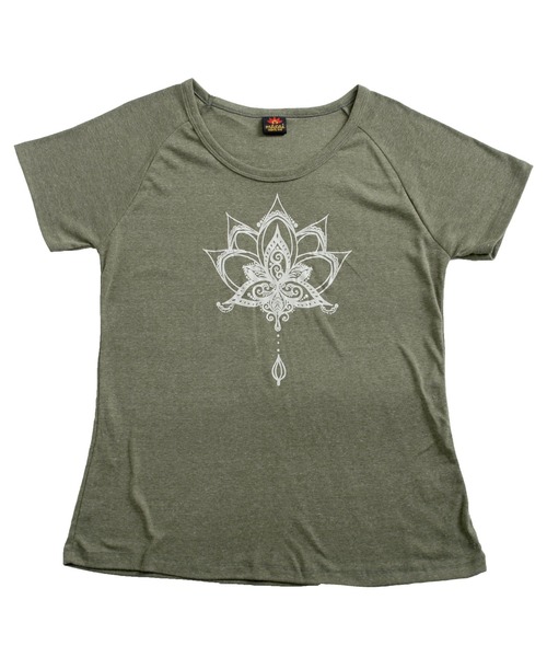 MARAI(マーライ)の「ロータスロゴ くすみカラー 半袖Tシャツ クルーネック プリント(Tシャツ/カットソー・レディース・カーキ系/ブルー/マスタード/ブラック/ピンク/レッド・FREE)」の11枚目の写真