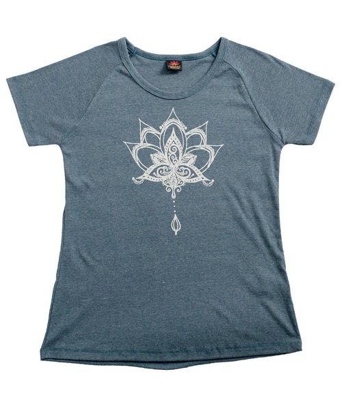 MARAI(マーライ)の「ロータスロゴ くすみカラー 半袖Tシャツ クルーネック プリント(Tシャツ/カットソー・レディース・カーキ系/ブルー/マスタード/ブラック/ピンク/レッド・FREE)」の13枚目の写真