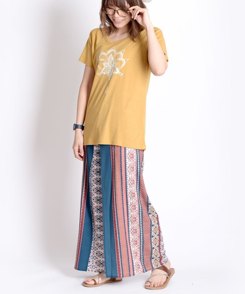 MARAI(マーライ)の「ロータスロゴ くすみカラー 半袖Tシャツ クルーネック プリント(Tシャツ/カットソー・レディース・カーキ系/ブルー/マスタード/ブラック/ピンク/レッド・FREE)」の15枚目の写真