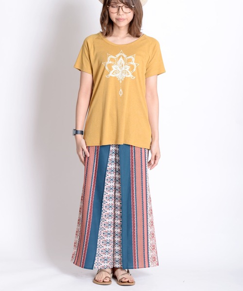 MARAI(マーライ)の「ロータスロゴ くすみカラー 半袖Tシャツ クルーネック プリント(Tシャツ/カットソー・レディース・カーキ系/ブルー/マスタード/ブラック/ピンク/レッド・FREE)」の14枚目の写真