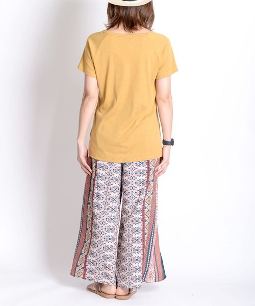 MARAI(マーライ)の「ロータスロゴ くすみカラー 半袖Tシャツ クルーネック プリント(Tシャツ/カットソー・レディース・カーキ系/ブルー/マスタード/ブラック/ピンク/レッド・FREE)」の17枚目の写真