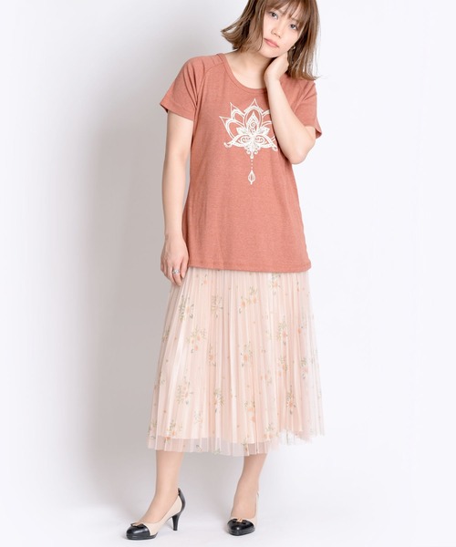 MARAI(マーライ)の「ロータスロゴ くすみカラー 半袖Tシャツ クルーネック プリント(Tシャツ/カットソー・レディース・カーキ系/ブルー/マスタード/ブラック/ピンク/レッド・FREE)」の22枚目の写真