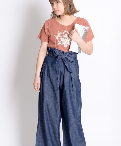 MARAI(マーライ)の「ロータスロゴ くすみカラー 半袖Tシャツ クルーネック プリント(Tシャツ/カットソー・レディース・カーキ系/ブルー/マスタード/ブラック/ピンク/レッド・FREE)」の21枚目の写真