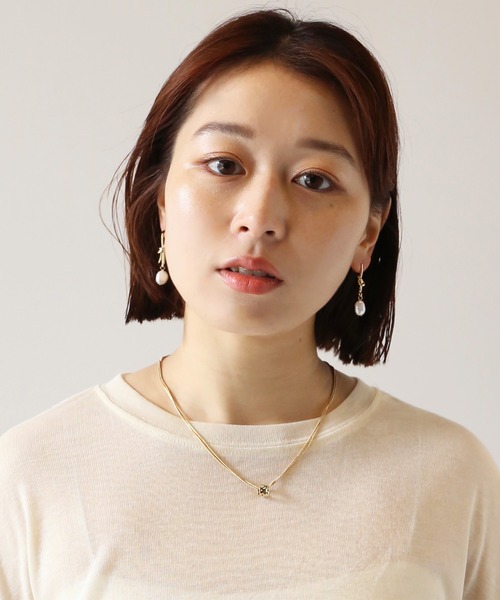 moichou（モイシュ）の「[moichou]淡水パールアシンメトリーピアス（ピアス（両耳用）・レディース・ゴールド・ONE SIZE）」の4枚目の写真