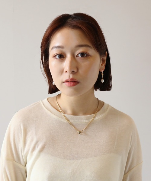 moichou（モイシュ）の「[moichou]淡水パールアシンメトリーピアス（ピアス（両耳用）・レディース・ゴールド・ONE SIZE）」の5枚目の写真