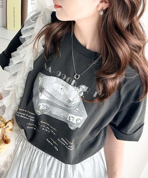 classicalelf（クラシカルエルフ）の「目を惹くグラフィックデザイン。綿100％レコードプレイヤーグラフィックTシャツ（Tシャツ/カットソー・レディース・ホワイト/チャコール・SMALL/MEDIUM/LARGE/X-LARGE）」の2枚目の写真