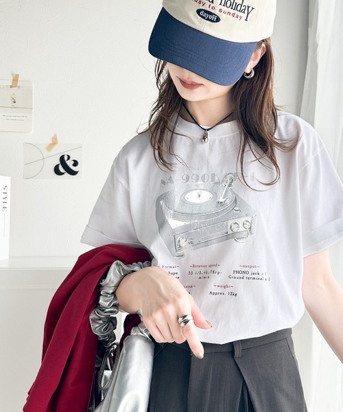 classicalelf（クラシカルエルフ）の「目を惹くグラフィックデザイン。綿100％レコードプレイヤーグラフィックTシャツ（Tシャツ/カットソー・レディース・ホワイト/チャコール・SMALL/MEDIUM/LARGE/X-LARGE）」の12枚目の写真