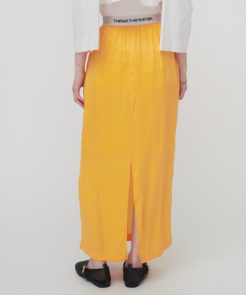 THINGS THAT MATTER（シングス ザット マター）の「POWDERY SATIN NARROW SKIRT / パウダリーサテンナロースカート（スカート・レディース・グリーン/オレンジ/ブルー/アイボリー・FREE）」の13枚目の写真