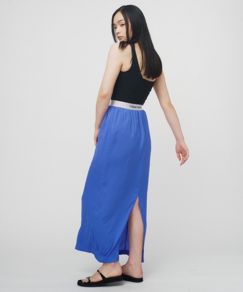 THINGS THAT MATTER（シングス ザット マター）の「POWDERY SATIN NARROW SKIRT / パウダリーサテンナロースカート（スカート・レディース・グリーン/オレンジ/ブルー/アイボリー・FREE）」の22枚目の写真