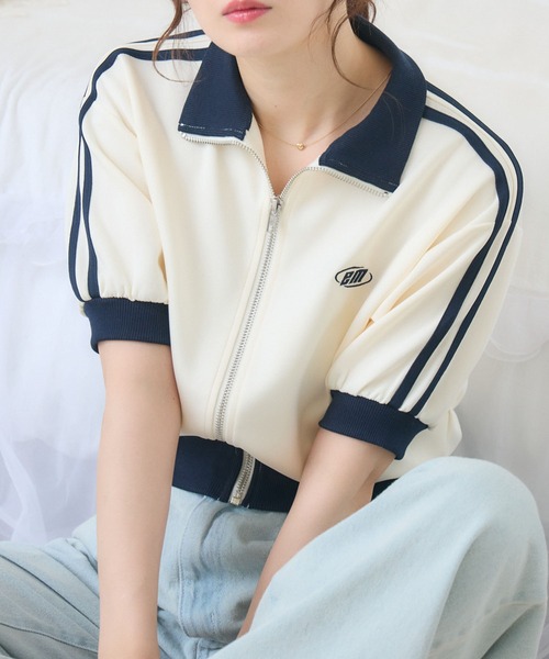 ems excite(エムズエキサイト)の「バイカラーショートトラックJK(Tシャツ/カットソー・レディース・チャコールグレー/オフホワイト/ナチュラル・FREE)」の3枚目の写真