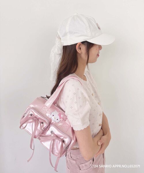 MAJESTIC LEGON(マジェスティックレゴン)の「ハローキティ シャイニーリボンバッグ(ショルダーバッグ・レディース・ピンク・FREE)」の16枚目の写真