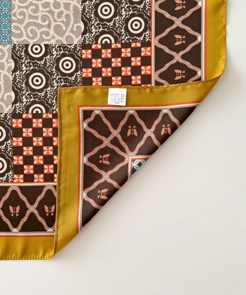 CANAL JEAN（キャナルジーン）の「diggity　プリントスカーフ（バンダナ/スカーフ・レディース・ブルー/マスタード・ONE SIZE）」の5枚目の写真