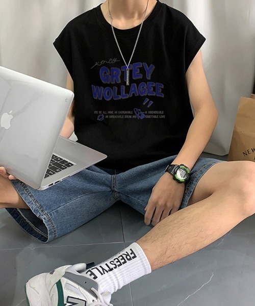 NOWLE（ノウル）の「【NOWLE】ルーズシルエット フロントロゴ ノースリーブ Tシャツ（タンクトップ・メンズ・ホワイト/ブラック・LARGE/MEDIUM）」の3枚目の写真