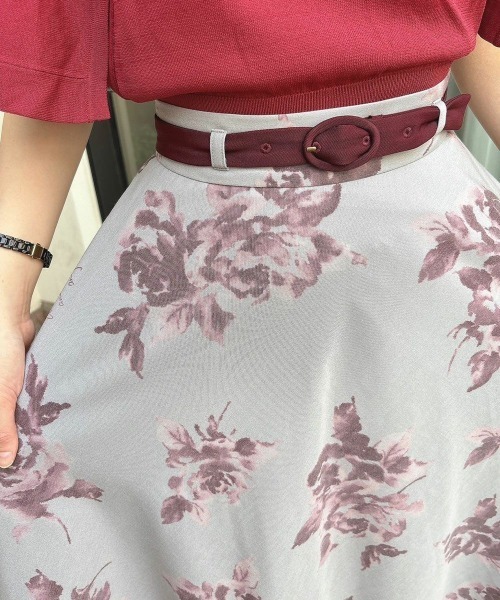 an another angelus（アンアナザーアンジェラス）の「ベルト付きアートローズ柄フレアースカート/ananotherangelus（スカート・レディース・ボルドー/ブルー・FREE）」の7枚目の写真