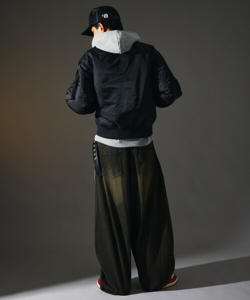 FREAK'S STORE（フリークスストア）の「限定展開 MR HEARTS/ミスターハーツ MR HEARTS/ミスターハーツ VINTAGE WASH WIDE SILHOUETTE CURVE DENIM（デニムパンツ・メンズ・ブラック/サックスブルー/ネイビー・SMALL/MEDIUM/LARGE）」の17枚目の写真