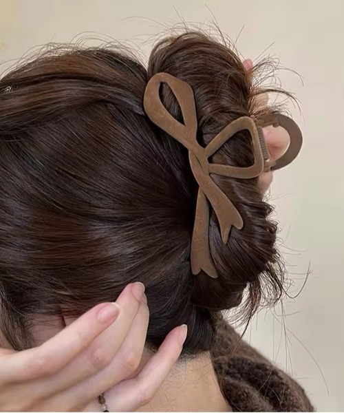 ammy.（エイミードット）の「【 ammy. / エイミードット 】 ツイスト リボン バンスクリップ（バレッタ/ヘアクリップ・レディース・ブラック/ブラウン/ワインレッド・FREE）」の6枚目の写真