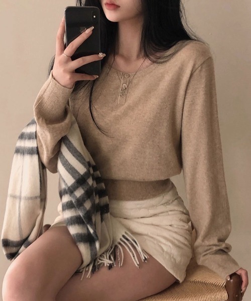 BEIDELLI（ベイデリー）の「[BELLIDE MADE] ソフトヘンリーネックボタンニット（ニット/セーター・レディース・ブラック/ネイビー/ベージュ/グレー・FREE）」の17枚目の写真