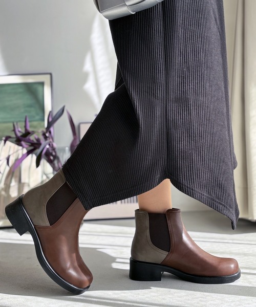 LUGG NAGG(ラグナグ)の「【Fiammifero】【片足200g】軽量設計サイドゴアブーツ【3Eゆったり】(ブーツ・レディース・ブラック/グレー/ダークブラウン・22.5cm/23.0cm/23.5cm/24.0cm/24.5cm)」の3枚目の写真