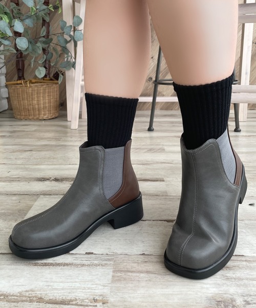 LUGG NAGG(ラグナグ)の「【Fiammifero】【片足200g】軽量設計サイドゴアブーツ【3Eゆったり】(ブーツ・レディース・ブラック/グレー/ダークブラウン・22.5cm/23.0cm/23.5cm/24.0cm/24.5cm)」の1枚目の写真