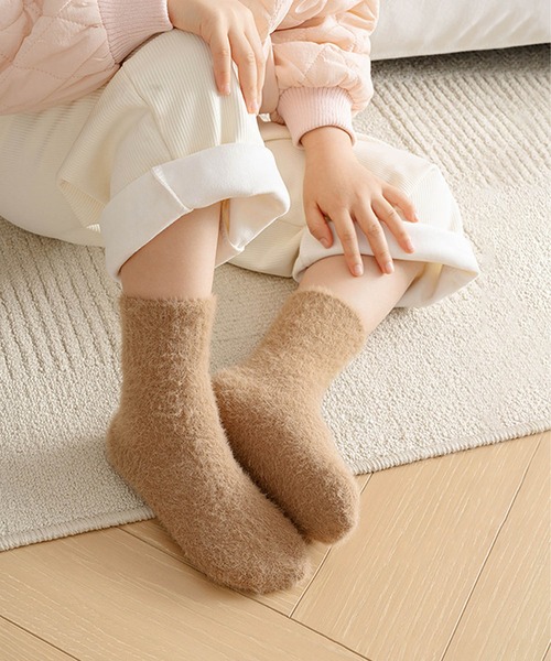 aimoha（アイモハ）の「【aimoha-KIDS-】ふわふわソックス (AW)（ソックス/靴下・キッズ・ベージュ/ホワイト/ライトオリーブ/ピンク/キャメル/バーガンディー/ブルー/ブラック/チョコ・SMALL/MEDIUM/LARGE）」の4枚目の写真