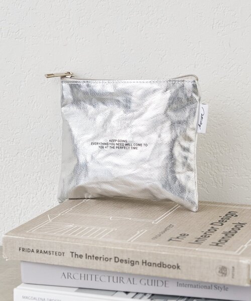 Actually（アクチュアリー）の「キャンバス箔プリントポーチ（ポーチ・レディース・シルバー/ゴールド/ブラック・0）」の2枚目の写真