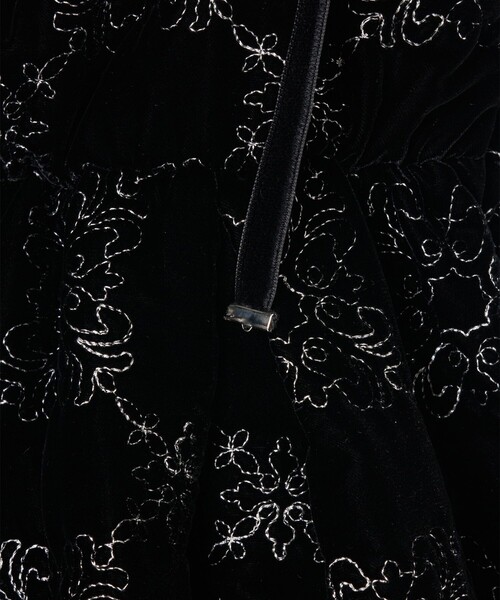 tanakadaisuke(タナカダイスケ)の「【tanakadaisuke/タナカダイスケ】palace tiles quilted overalls skirt/ベルベットスカート/ジャンパースカート/ワンピース(スカート・レディース・ブラック・FREE)」の3枚目の写真