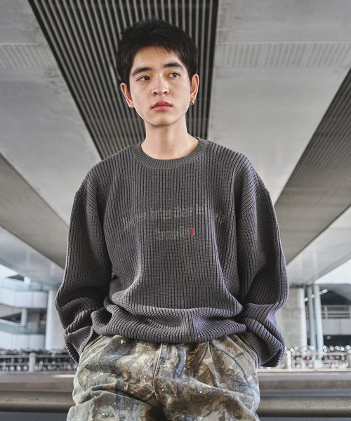 kutir(クティール)の「SPRAY FRONT DESIGN KNIT/スプレーフロントデザインニット(ニット/セーター・メンズ・チャコールグレー/ブラック/グレイッシュベージュ・MEDIUM/LARGE)」の8枚目の写真