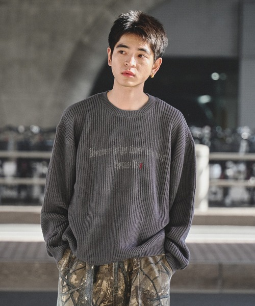 kutir(クティール)の「SPRAY FRONT DESIGN KNIT/スプレーフロントデザインニット(ニット/セーター・メンズ・チャコールグレー/ブラック/グレイッシュベージュ・MEDIUM/LARGE)」の4枚目の写真