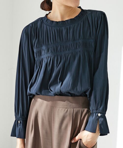 le.coeur blanc(ルクールブラン)の「パウダーサテンフロントシャーリングブラウス(シャツ/ブラウス・レディース・ネイビー/サックスブルー/アイボリー・38)」の5枚目の写真