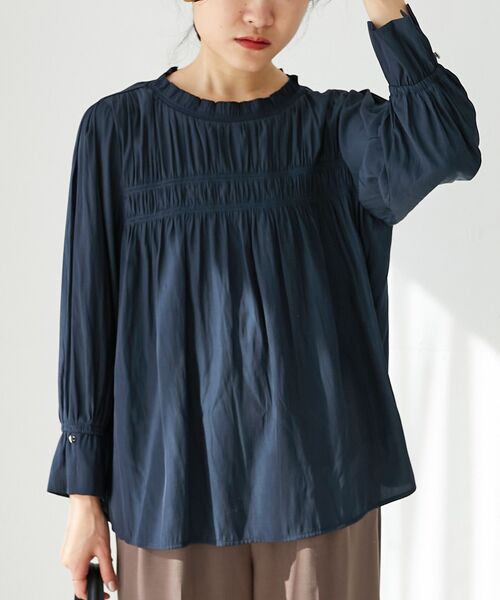 le.coeur blanc(ルクールブラン)の「パウダーサテンフロントシャーリングブラウス(シャツ/ブラウス・レディース・ネイビー/サックスブルー/アイボリー・38)」の9枚目の写真