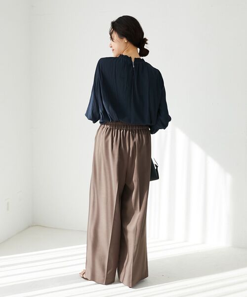 le.coeur blanc(ルクールブラン)の「パウダーサテンフロントシャーリングブラウス(シャツ/ブラウス・レディース・ネイビー/サックスブルー/アイボリー・38)」の12枚目の写真