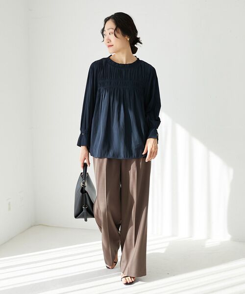 le.coeur blanc(ルクールブラン)の「パウダーサテンフロントシャーリングブラウス(シャツ/ブラウス・レディース・ネイビー/サックスブルー/アイボリー・38)」の13枚目の写真