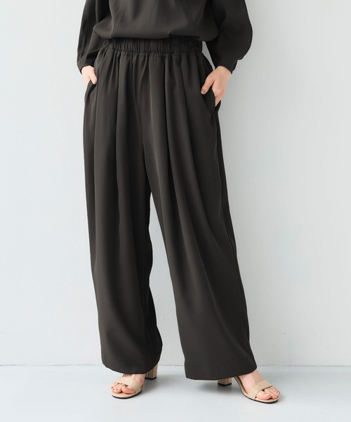 CROSS FUNCTION（クロスファンクション）の「《シワになりにくい》サマ美え バックサテンツイルワイドイージーパンツ【CF/クロスファンクション】（その他パンツ・レディース・ライトグレー/チャコールグレー・LL/L/M）」の2枚目の写真
