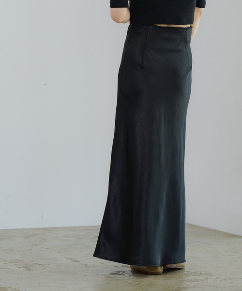 INTER FACTORY(インターファクトリー)の「omayu - サテンナロースカート made in INTER FACTORY(スカート・レディース・アイボリー/ブラック・SMALL/MEDIUM)」の10枚目の写真