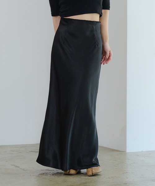 INTER FACTORY(インターファクトリー)の「omayu - サテンナロースカート made in INTER FACTORY(スカート・レディース・アイボリー/ブラック・SMALL/MEDIUM)」の9枚目の写真