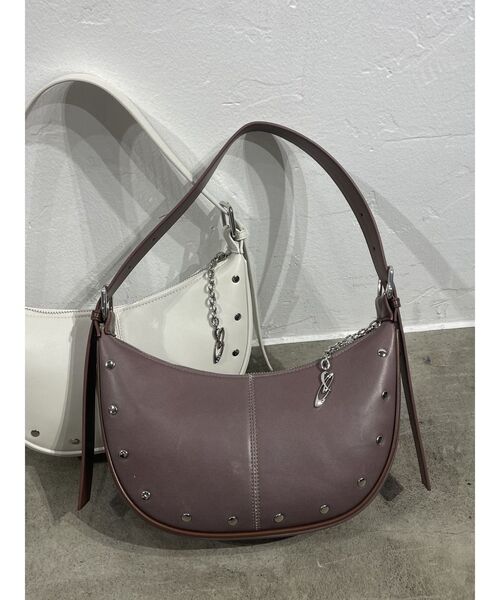 EMODA（エモダ）の「スタッズショルダーチャームバッグ（ハンドバッグ・レディース・ブラック/ホワイト/ブラウン・FREE）」の3枚目の写真