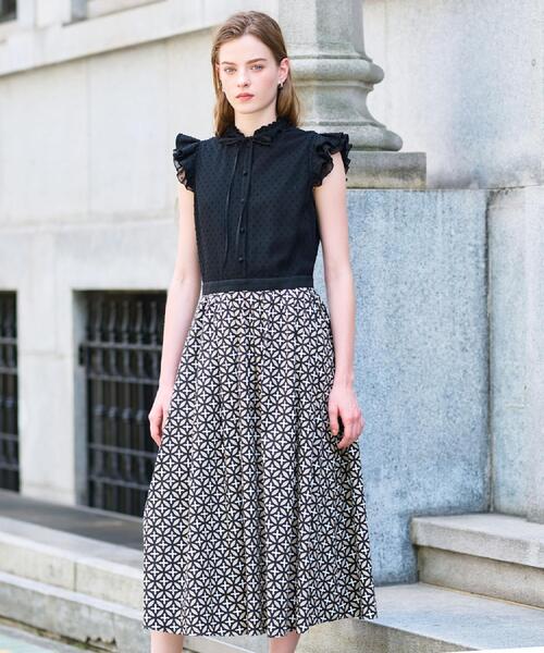 DRESSTERIOR（ドレステリア）の「【大人百花春号掲載 モデル美香さん着用】ドットジャカードオーバーラップコンビドレス（ワンピース・レディース・ブラック系4・34/36/38）」の2枚目の写真