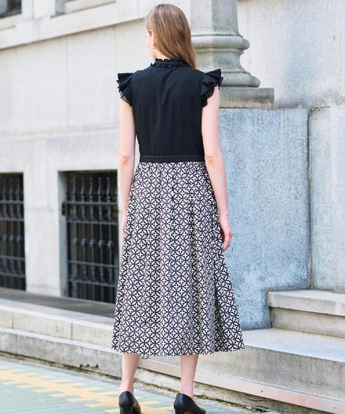 DRESSTERIOR（ドレステリア）の「【大人百花春号掲載 モデル美香さん着用】ドットジャカードオーバーラップコンビドレス（ワンピース・レディース・ブラック系4・34/36/38）」の3枚目の写真