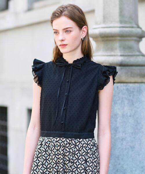 DRESSTERIOR（ドレステリア）の「【大人百花春号掲載 モデル美香さん着用】ドットジャカードオーバーラップコンビドレス（ワンピース・レディース・ブラック系4・34/36/38）」の4枚目の写真