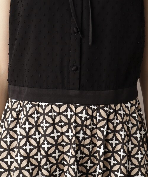 DRESSTERIOR（ドレステリア）の「【大人百花春号掲載 モデル美香さん着用】ドットジャカードオーバーラップコンビドレス（ワンピース・レディース・ブラック系4・34/36/38）」の9枚目の写真