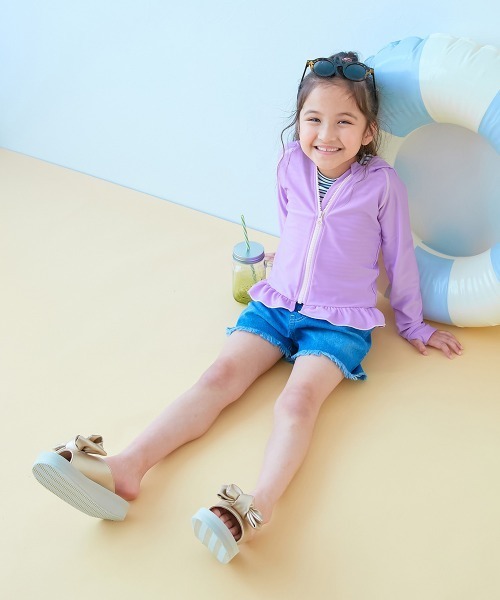 devirock（デビロック）の「UVカット 裾フリル 長袖ジップラッシュガード（ラッシュガード・キッズ・イエロー系1/ピンク系2/ブルー系1/ホワイト/パープル系1/ピンク/ブラック系1/グリーン系1/パープル系2・100cm/110cm/120cm/130cm/140cm/150cm/160cm）」の12枚目の写真
