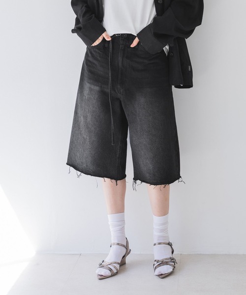 JEANASIS（ジーナシス）の「ベルトツキデニムハーフパンツ/455551（デニムパンツ・レディース・ブラック/ブルー・SMALL/MEDIUM）」の2枚目の写真