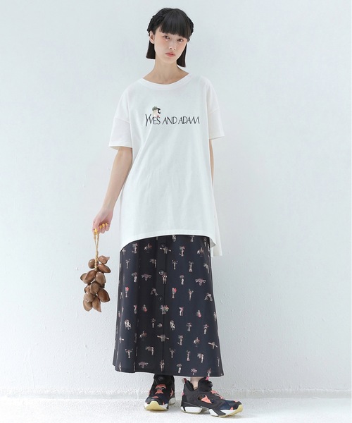bedsidedrama(ベットサイドドラマ)の「YVES AND ADAM Flare T-Shirt(Tシャツ/カットソー・レディース・ナチュラル/ブラック/ホワイト・1/2)」の7枚目の写真