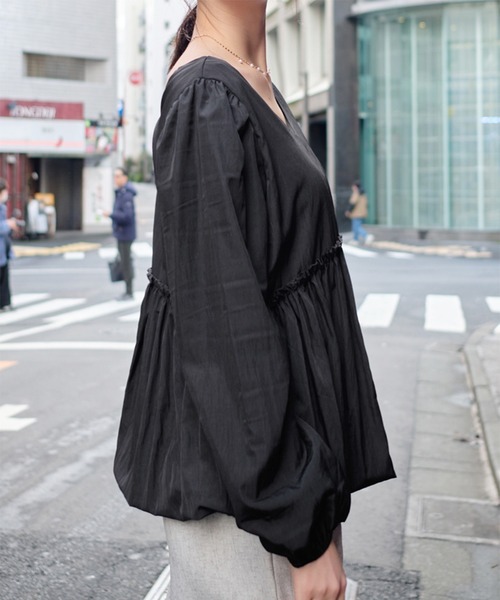 STYLEBLOCK(スタイルブロック)の「Vネックバルーンヘムブラウス(シャツ/ブラウス・レディース・アイボリー/ブラック・FREE)」の6枚目の写真