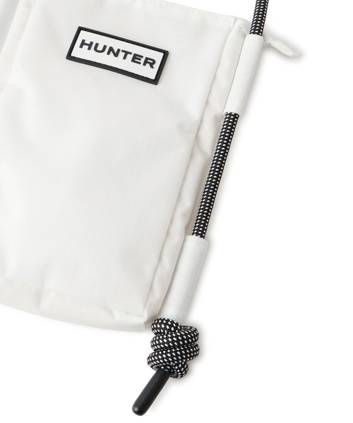 HUNTER（ハンター）の「【HUNTER for ADAM ET ROPE'】別注トラベルフォンポーチ（ボディバッグ/ウエストポーチ・レディース・ブラック/ホワイト・FREE）」の4枚目の写真